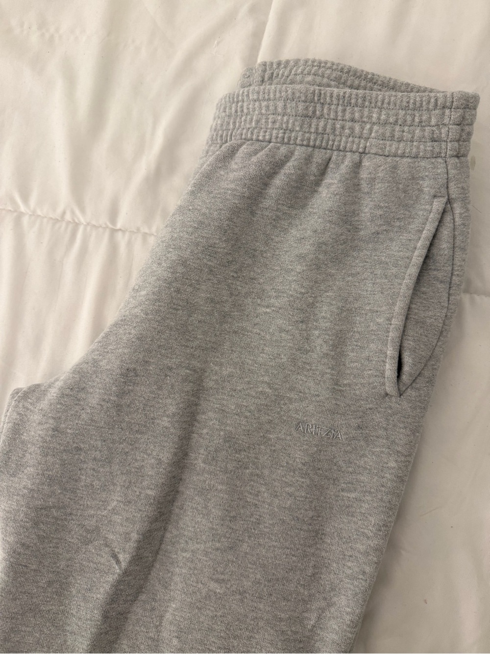 Aritzia Cozy Fleece Perfect Sweatpants